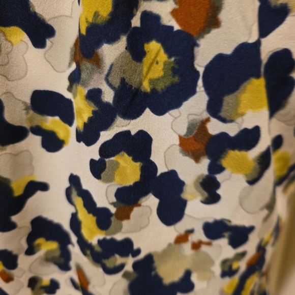 CABI V NECK BLOUSE, SIZE XS - Picture 6 of 10